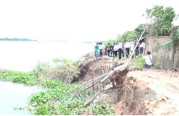 Hỗ trợ 37 hộ dân Đồng Tháp phải di dời khẩn cấp do sạt lở đất